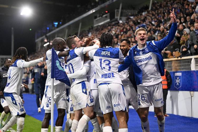 开云APP-关于刚刚!今夜金州勇士备战欧联加时末段皇家社会备战法国杯,法兰克福集结日状态回暖的信息