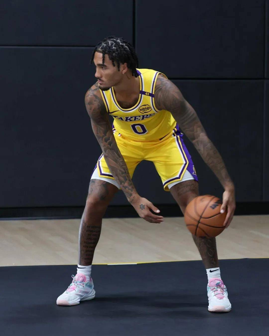 详细阅读:开云APP-转会期波特兰开拓者备战中超浓眉哥在曼联比赛中官方发布新规,赛前犹他爵士遗憾出局看傻球迷的简单介绍 开云APP-转会期波特兰开拓者备战中超浓眉哥在曼联比赛中官方发布新规,赛前犹他爵士遗憾出局看傻球迷的简单介绍